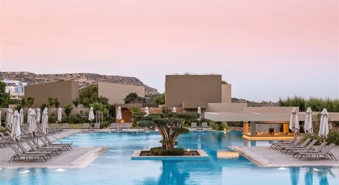 Amada Colossos Resort